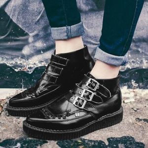 3-Buckle Pointed Boots